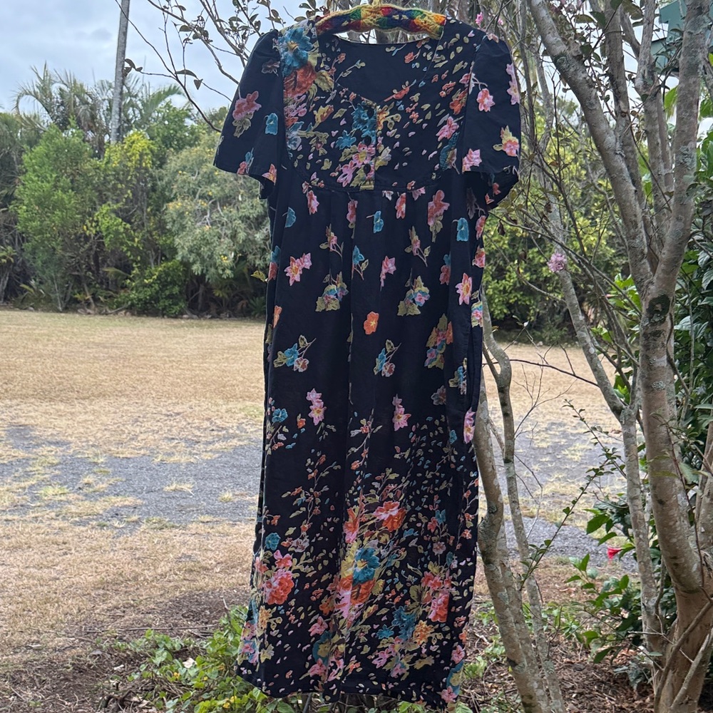 Vintage cotton Hawaiian muumuu Floral Black Midi Dress medium